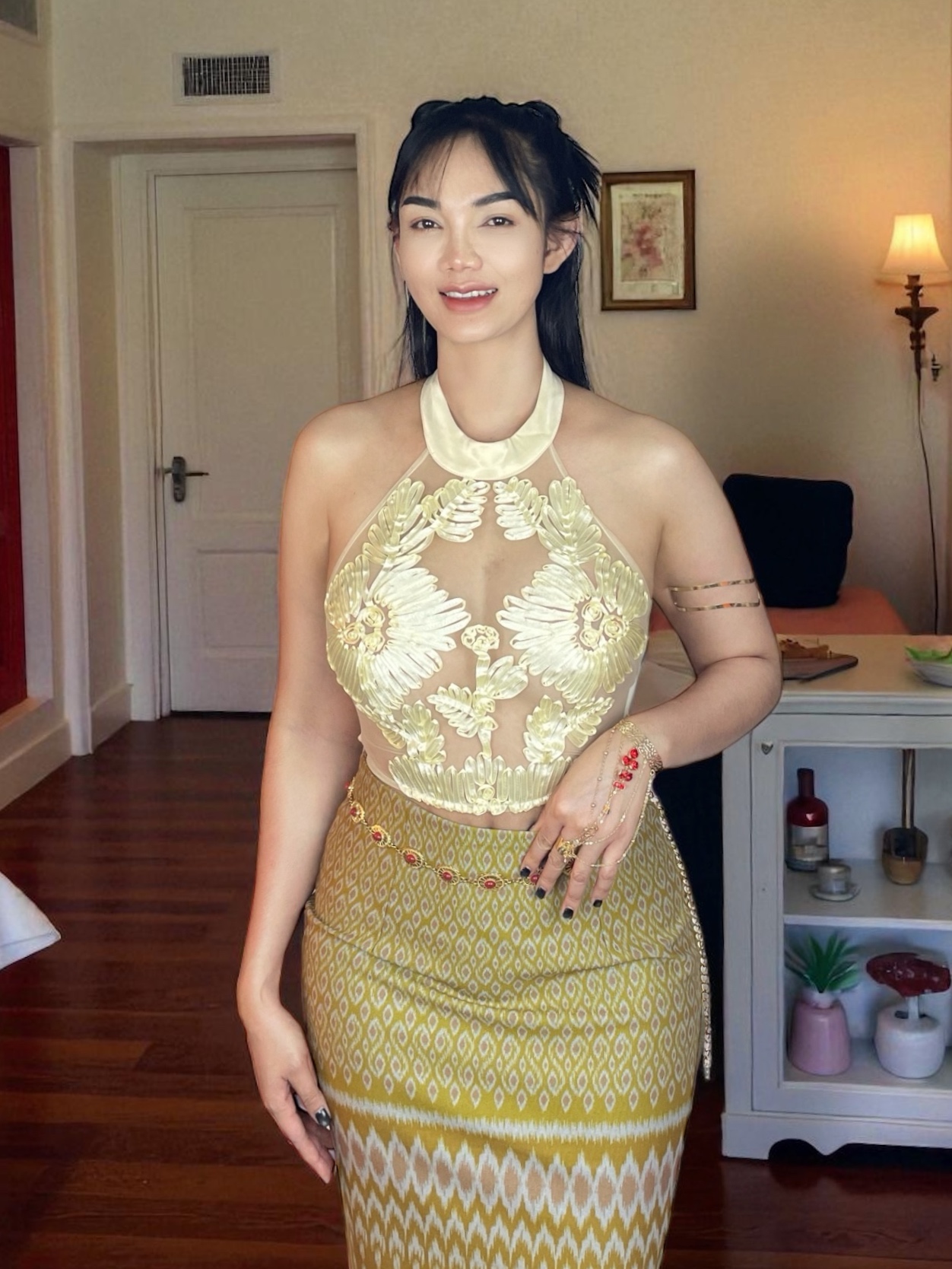 Phuket private massage service for tourists — professional therapist, hotel service available.