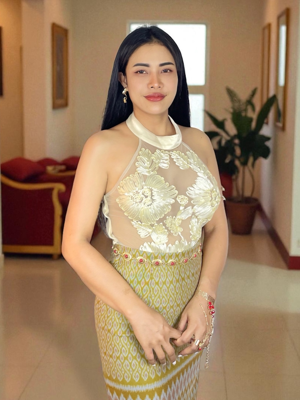 relaxing outcall massage service in Patong Phuket by experience female therapist