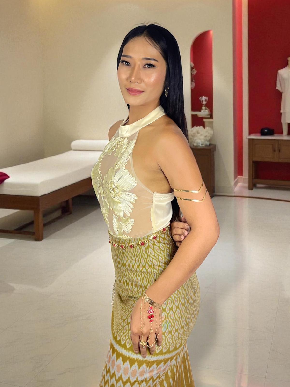 Professional Thai massage therapist in Phuket offering outcall massage service for tourists.